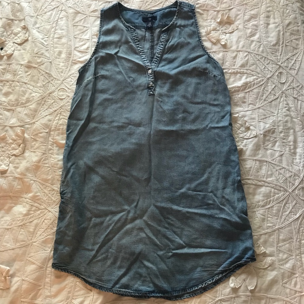 Sleeveless denim dress